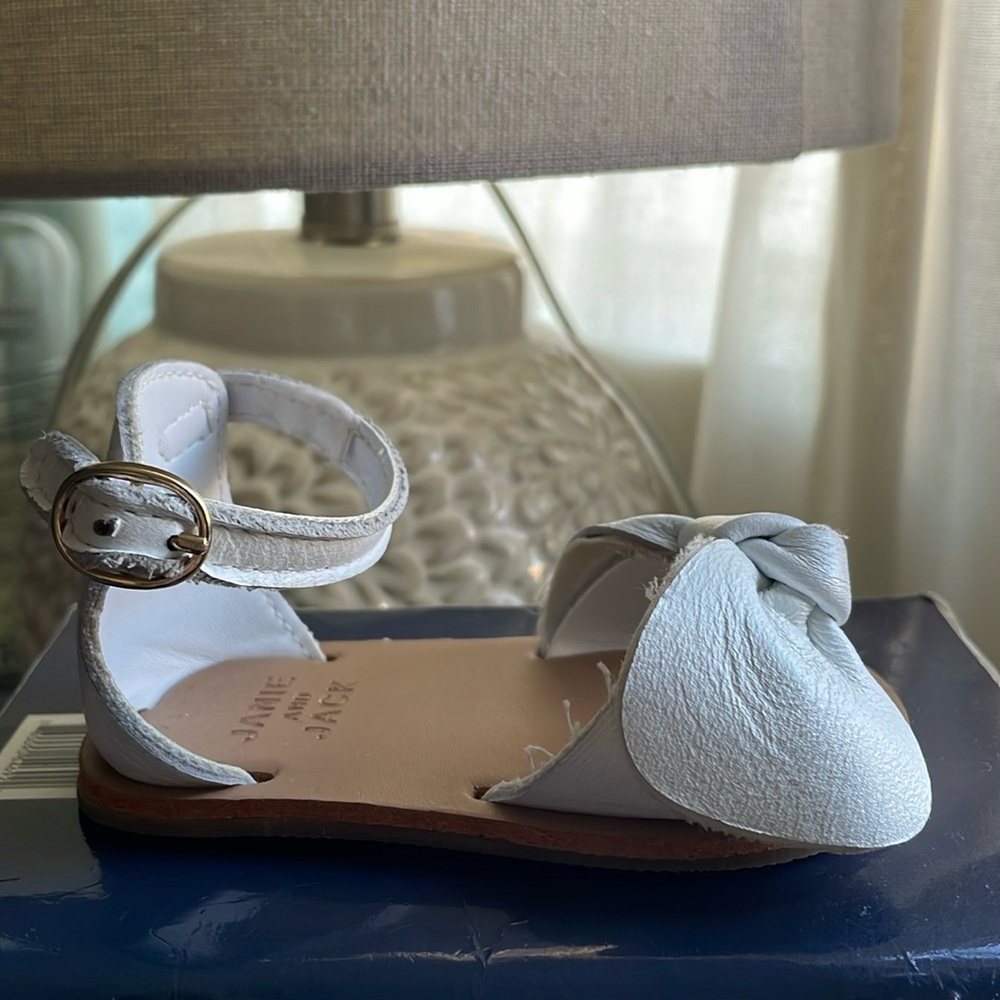 Janie and Jack baby girl white bow sandal. size 3-6 months.